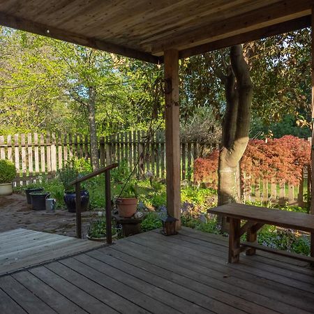 Lakefront Cottage, Salt Spring Island Vesuvius Esterno foto