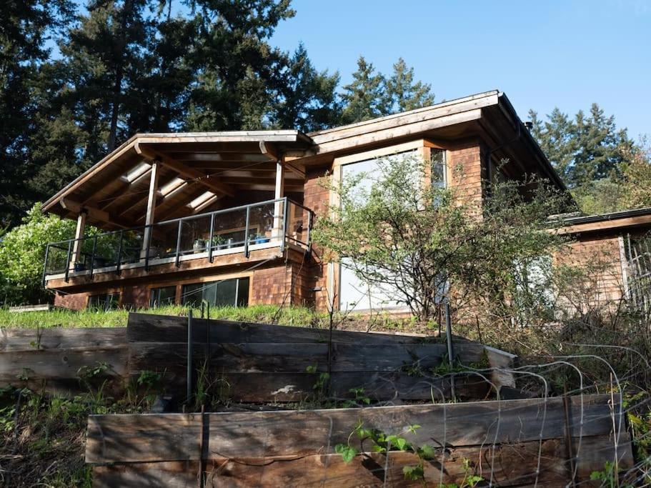 Lakefront Cottage, Salt Spring Island Vesuvius Esterno foto